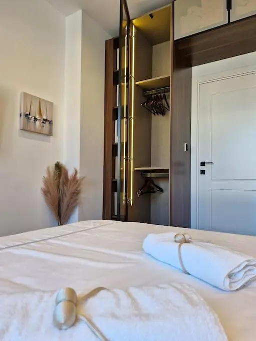 Apartment Marbel - Designer Retreat With Free Parking Burgas City