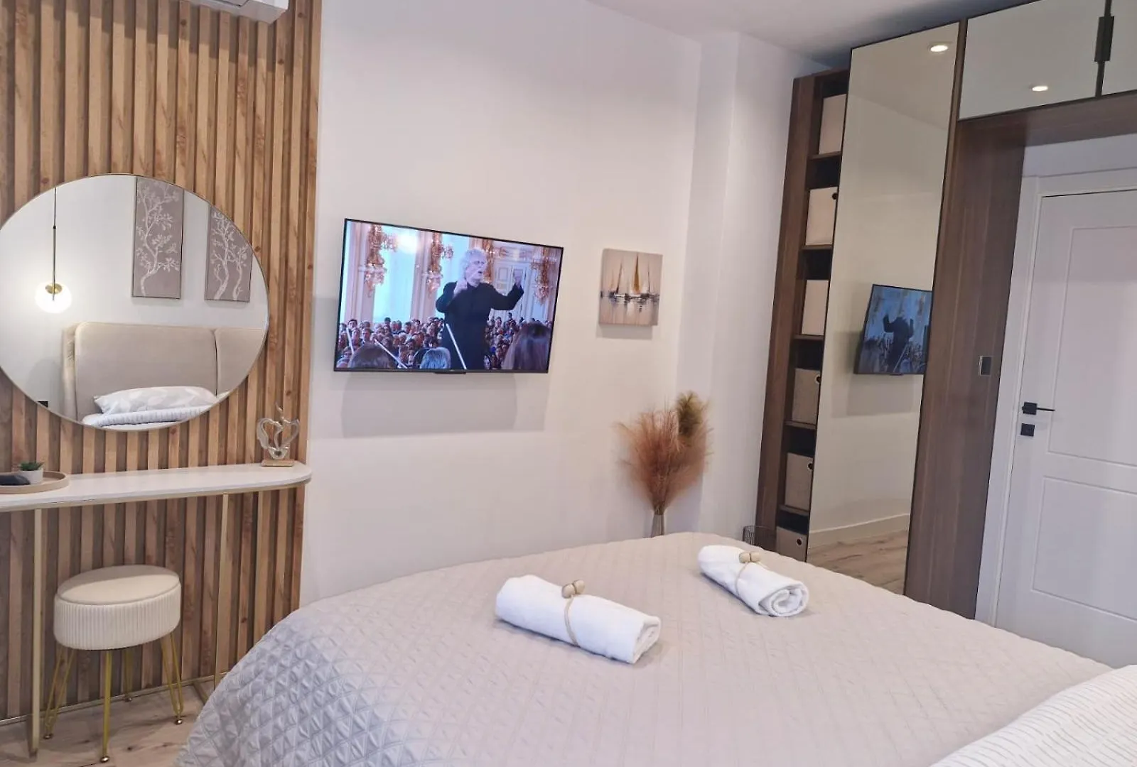 Apartment Marbel - Designer Retreat With Free Parking Burgas City
