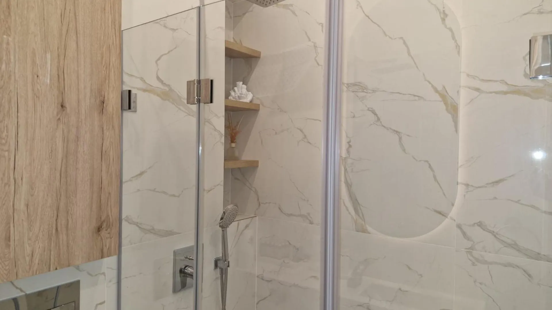 Apartment Marbel - Designer Retreat With Free Parking Burgas 0*,