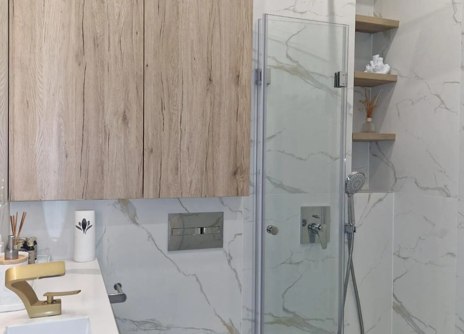 Apartment Marbel - Designer Retreat With Free Parking Burgas